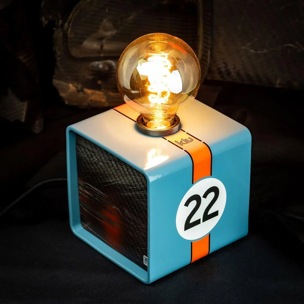 Lampe Cube 150 Bleu et Orange Carbone Compétition Upcyclé Kiu carsandme.com