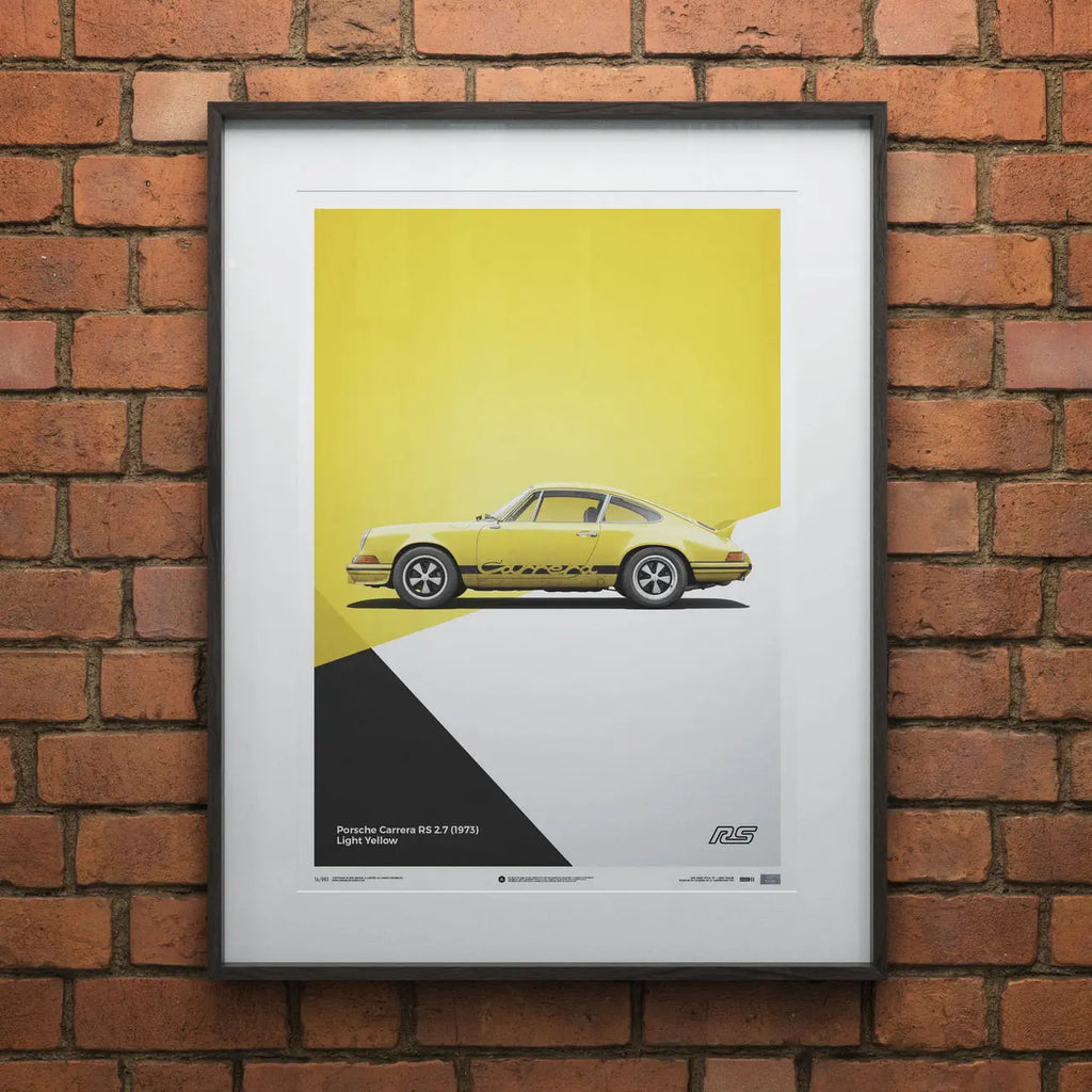Poster Automobilist jaune avec au centre la Porsche 911 RS Jaune de profil modélisée en 3D en édition limitée