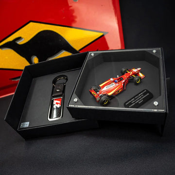 Coffret F1 Villeneuve Porte-clés et Miniature Véritable Carbone Upcyclé Kiu carsandme.com