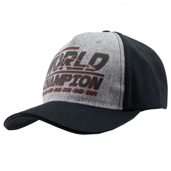 Casquette noire et grise Michael Schumacher inscription world champion et les 7 dates de ses victoires devant, vue 3/4 gauche