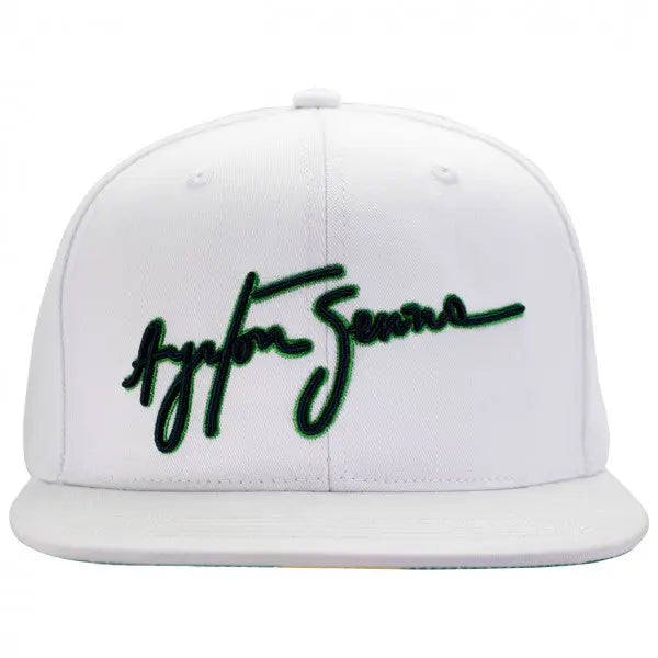 Casquette blanche Ayrton Senna avec sa signature brodée devant, visière plate, vue de face
