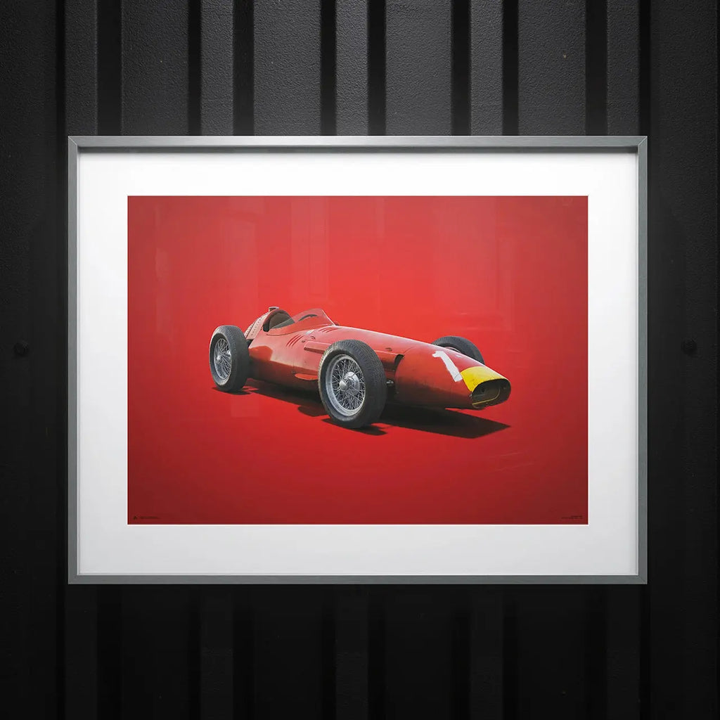 Poster Automobilist rouge avec au centre la Maserati 250F rouge de Juan Manuel Fangio modélisée en 3D de 3/4 encadré