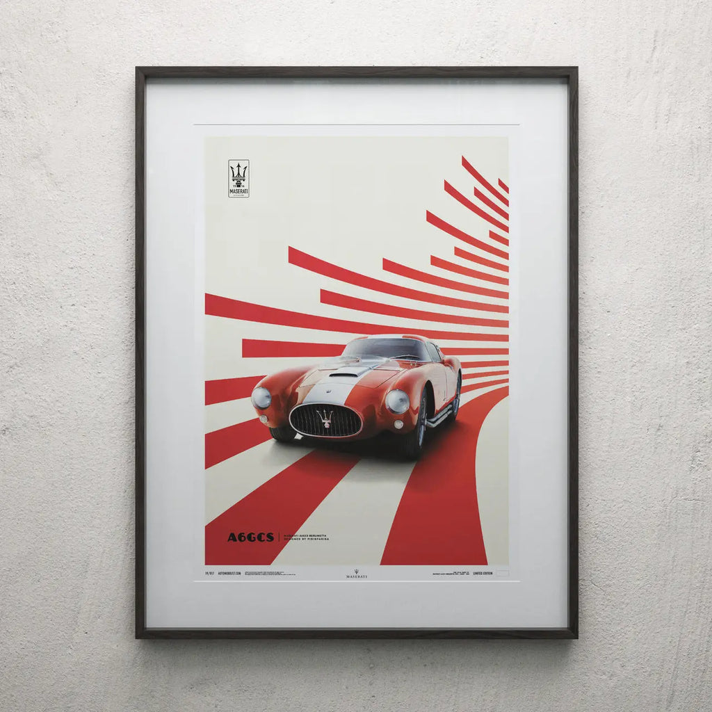 poster Automoblist de la Maserati A6GCS Berlinetta rouge modélisée en 3D sur fond rouge et beige en édition limité encadré