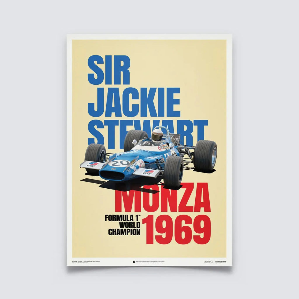 Poster Automobilist beige montrant Sir Jackie Stewart dans sa Matra MS80 bleue modélisées en 3D champion du monde de F1 Monza 1969 inscrit en rouge