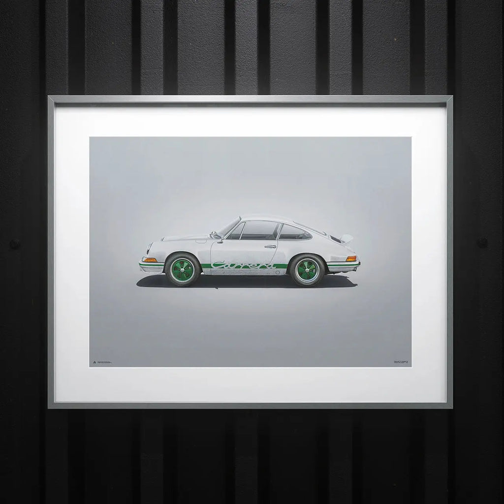 Poster Automobilist gris avec la Porsche 911 RS Blanche de profil, modélisée en 3D dans un cadre argent