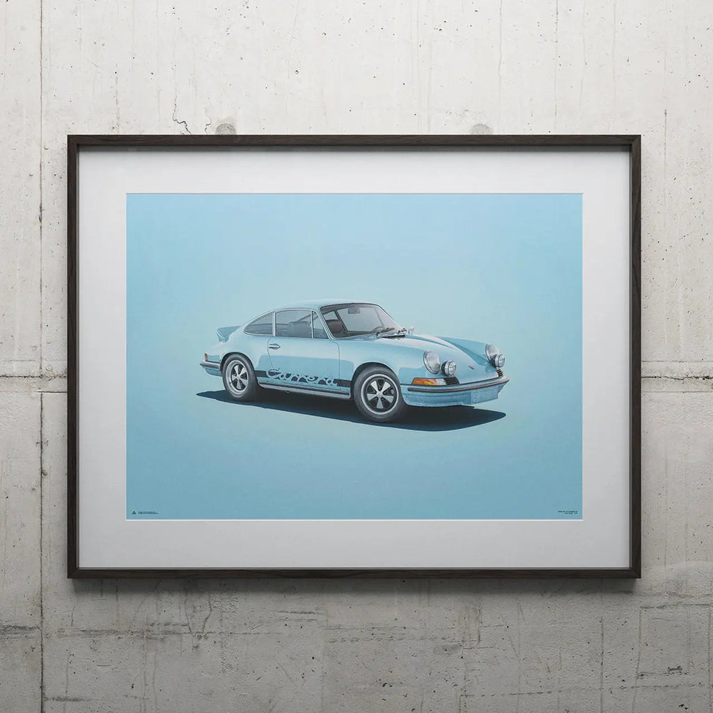 Poster Automobilist Bleu ciel avec au centre la Porsche 911 RS Bleu modélisée en 3D dans un cadre noir