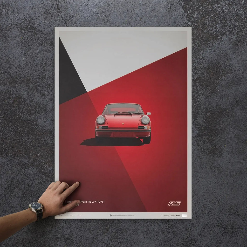 Poster Automobilist rouge 50x70cm avec au centre la Porsche 911 RS rouge de face modélisée en 3D en édition limitée