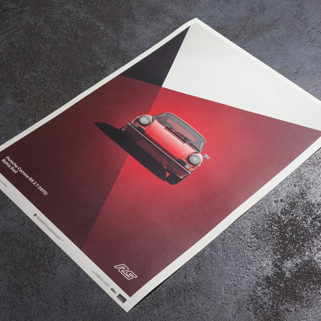 Affiche Automobilist rouge avec au centre la Porsche 911 RS rouge de face modélisée en 3D en édition limitée posée au sol