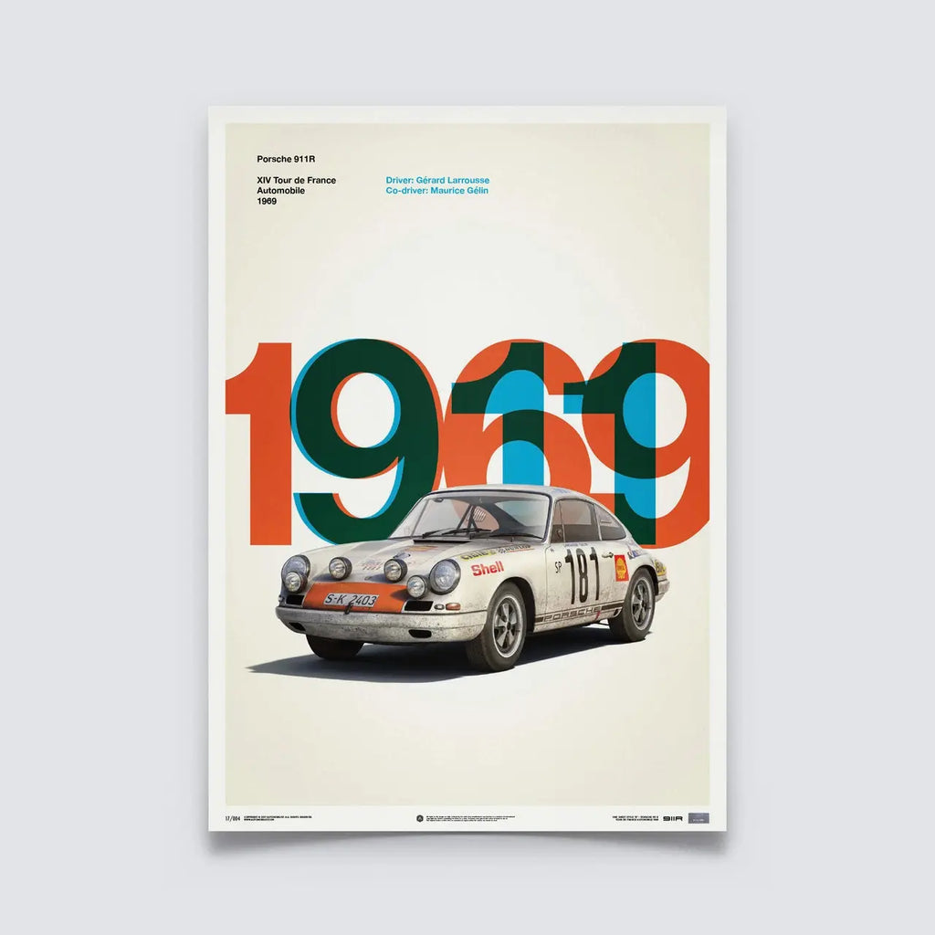 Poster Automobilist blanc avec au centre la Porsche 911 R blanche modélisée en 3D au Tour de France 1969 écrit en orange en édition limitée