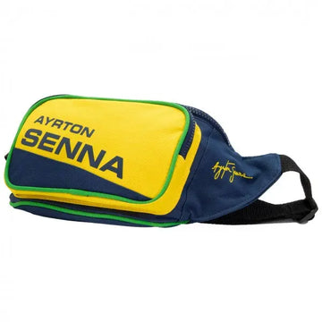 Sac banane Ayrton Senna jaune bleu et vert au couleurs du casque de pilote de F1 avec son nom inscrit devant en bleu et sa signature jaune sur le côté, vu de 3/4 gauche