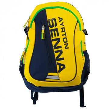 Sac à dos Ayton Senna jaune aux couleurs de casque du pilote avec son non inscrit devant en bleu et une petite poche, de face